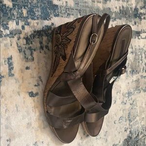 Bandolino Wedges, size 10, brown